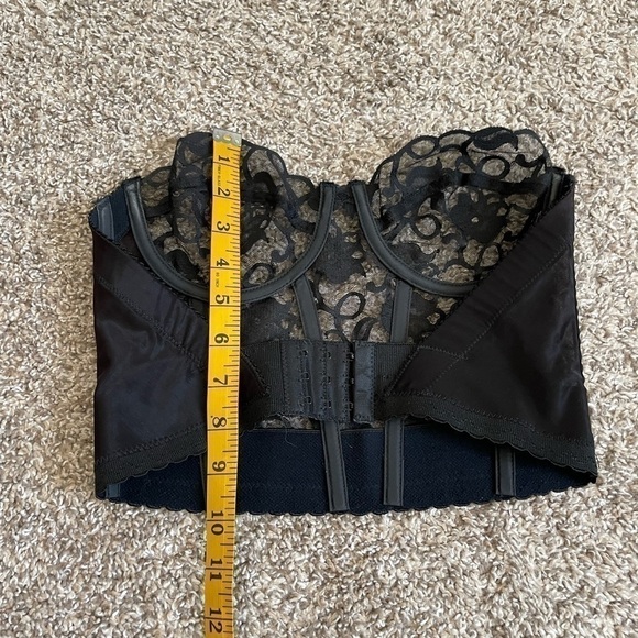 Vintage Victoria’s Secret Black Lace Bustier Corset 34B gold label small petit - Picture 9 of 11